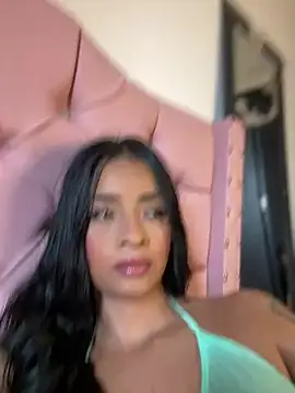 Snapshot of Laura_fernandezII chatting on 4, 3, 2025 Laura fernandezII online show from 4, 3, 2025