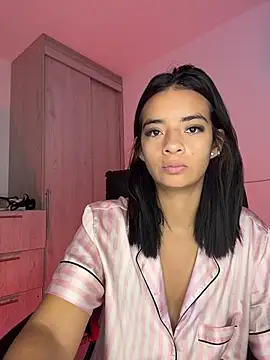 Laura fernandezII online show from 18, 4, 2026