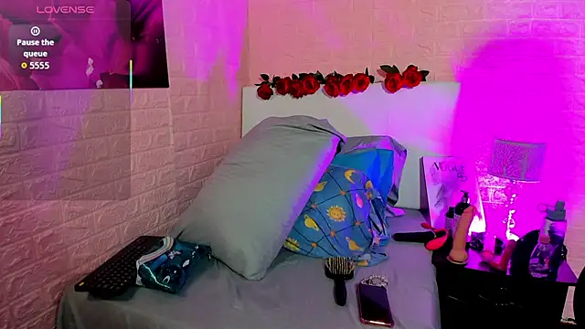 LYAA COLLINS  online show from 9, 1, 2026