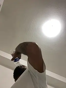 islandvybee55 online show from 14, 3, 2025