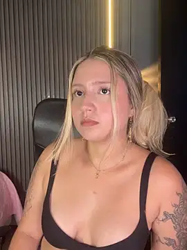 Snapshot of MiaPetit_ chatting on 13, 9, 2025 MiaPetit  online show from 13, 9, 2025