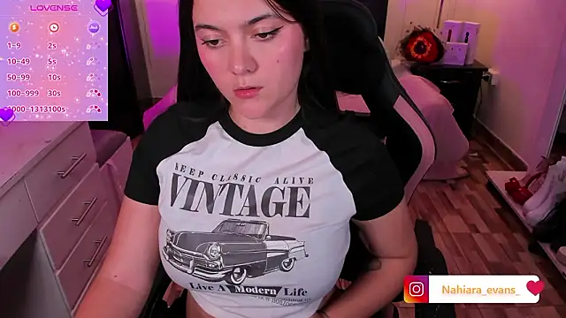 NahiaraEvans  online show from 25, 3, 2026