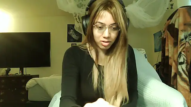 Snapshot of PolinaLoveX chatting on 2, 3, 2025 PolinaLoveX online show from 2, 3, 2025