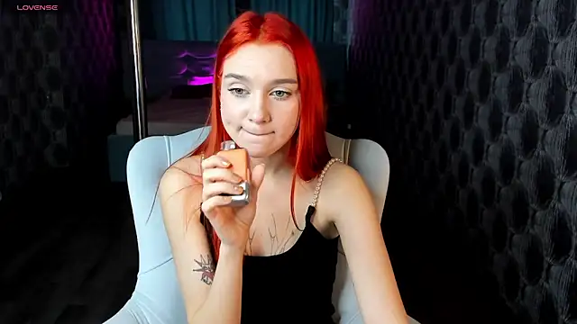 Snapshot of Lesi_Moonie01 chatting on 17, 12, 2024 Lesi Moonie01 online show from 17, 12, 2024