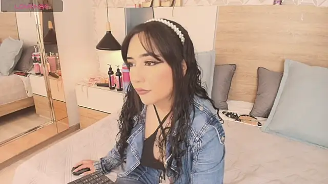 Megansttein  online show from 10, 11, 2025