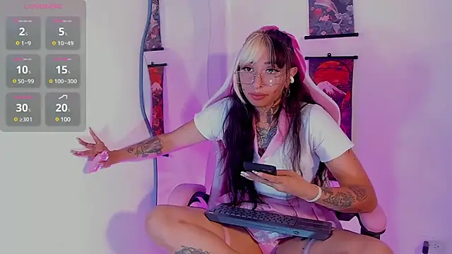 HollyHudsonn online show from 31, 1, 2025