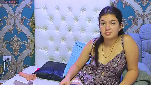 Snapshot of lilimini032 chatting on 8, 1, 2025 lilimini032 online show from 8, 1, 2025