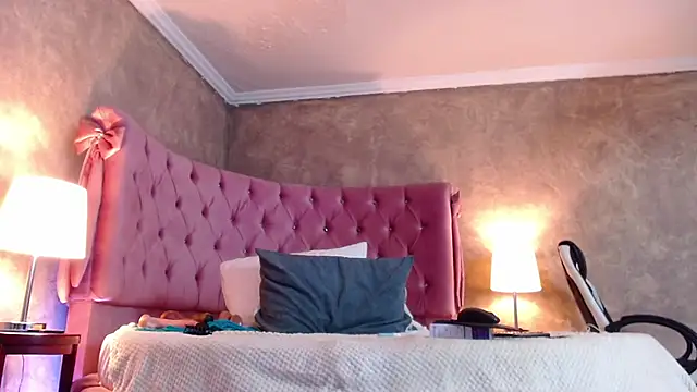 Snapshot of GabyPetit chatting on 1, 2, 2025 GabyPetit online show from 1, 2, 2025