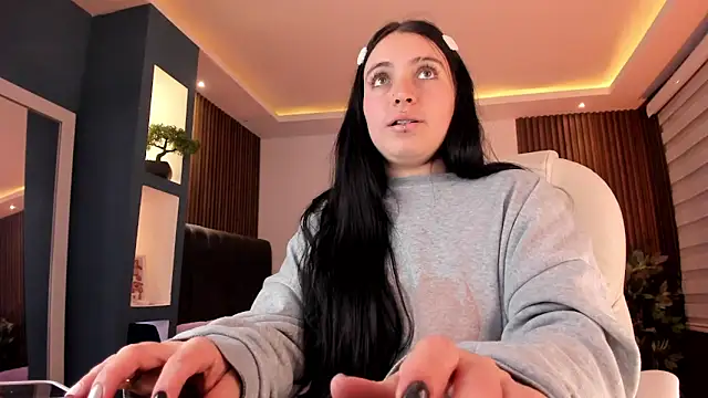 Lucy Smith2 online show from 20, 12, 2024