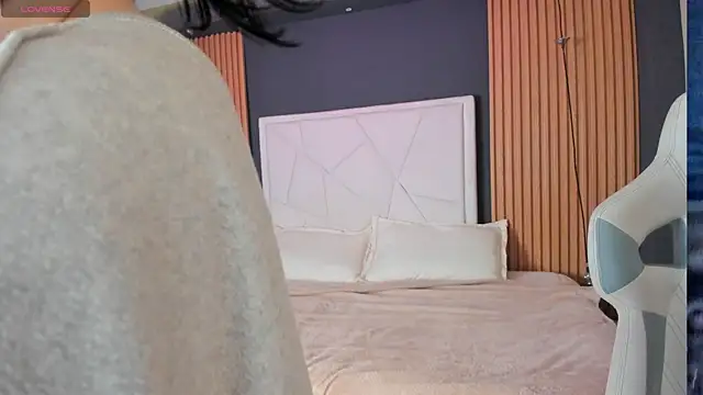 Lucy Smith2 online show from 24, 9, 2025