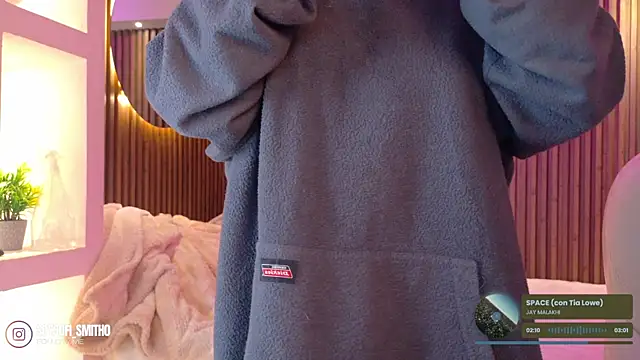 Lucy Smith2 online show from 18, 12, 2025