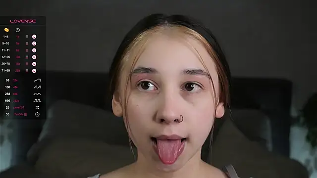 AislyEmbury online show from 26, 2, 2025