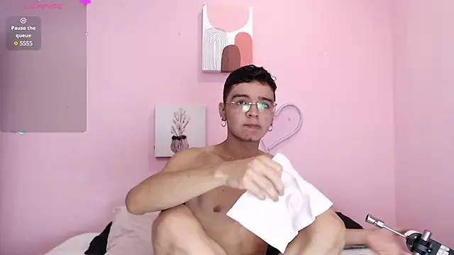 Snapshot of Ian_Castillo_ chatting on 24, 12, 2024 Ian Castillo online show from 24, 12, 2024