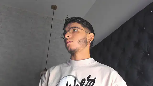 Snapshot of Ian_Castillo_ chatting on 19, 2, 2025 Ian Castillo online show from 19, 2, 2025