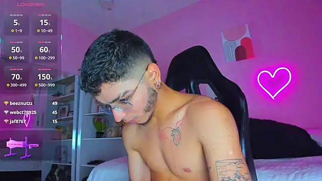 Snapshot of Ian_Castillo_ chatting on 10, 3, 2025 Ian Castillo online show from 10, 3, 2025