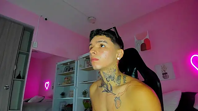 Snapshot of Ian_Castillo_ chatting on 23, 9, 2025 Ian Castillo online show from 23, 9, 2025