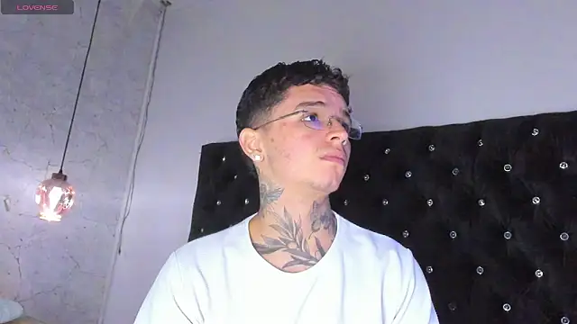 Snapshot of Ian_Castillo_ chatting on 1, 10, 2025 Ian Castillo online show from 1, 10, 2025