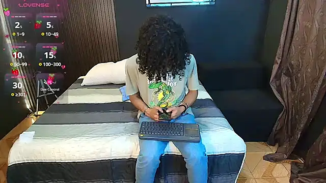 Snapshot of Aaron_Jassell1 chatting on 5, 3, 2025 Aaron Jassell1 online show from 5, 3, 2025