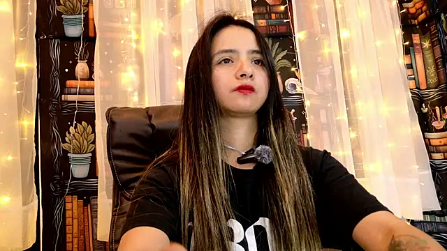 Snapshot of julietta___jackson chatting on 27, 5, 2026 julietta jackson online show from 27, 5, 2026