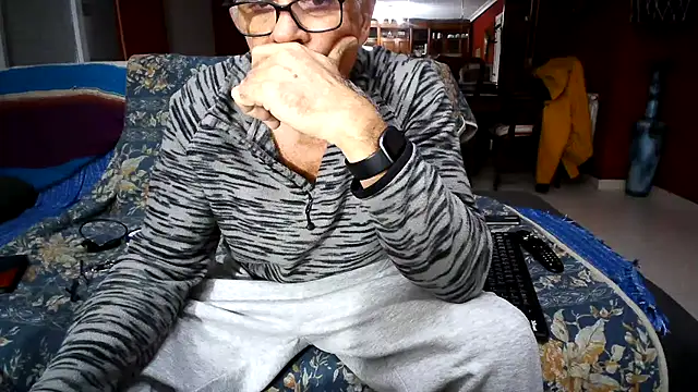 Snapshot of maduroguapo chatting on 2, 2, 2026 maduroguapo online show from 2, 2, 2026