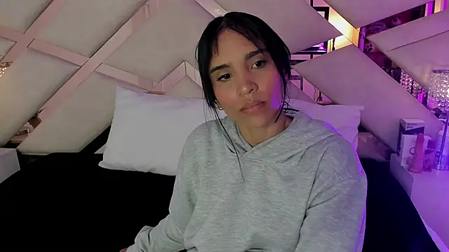 sophie pariss online show from 25, 10, 2025