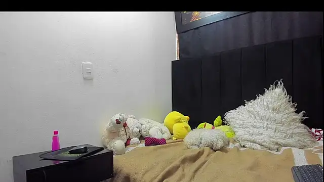 Snapshot of Evaaross_2345 chatting on 5, 2, 2026 Evaaross 2345 online show from 5, 2, 2026