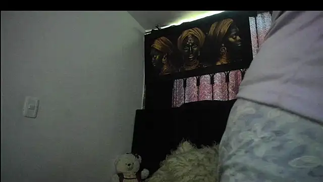 Snapshot of Evaaross_2345 chatting on 8, 2, 2026 Evaaross 2345 online show from 8, 2, 2026