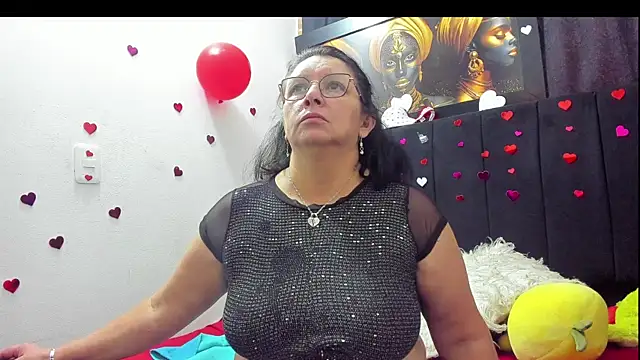 Snapshot of Evaaross_2345 chatting on 16, 2, 2026 Evaaross 2345 online show from 16, 2, 2026