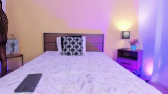 HellenHylls online show from 2, 12, 2024