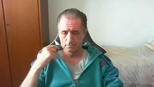 Snapshot of lliuk70mi chatting on 29, 4, 2026 lliuk70mi online show from 29, 4, 2026