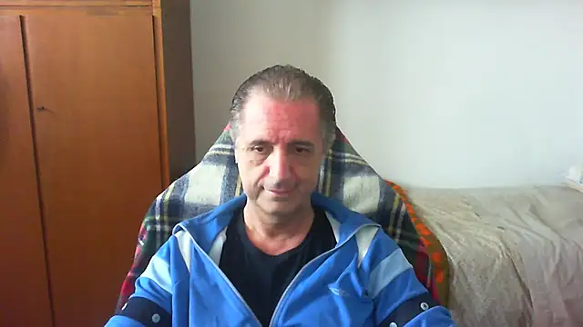 Snapshot of lliuk70mi chatting on 9, 5, 2026 lliuk70mi online show from 9, 5, 2026