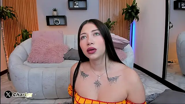 Snapshot of Aixaa_charles chatting on 11, 10, 2025 Aixaa charles online show from 11, 10, 2025