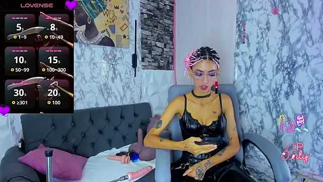 Snapshot of Queen_Cuarxxo chatting on 19, 4, 2026 Queen Cuarxxo online show from 19, 4, 2026