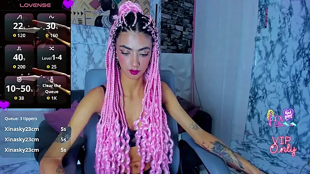 Snapshot of Queen_Cuarxxo chatting on 21, 4, 2026 Queen Cuarxxo online show from 21, 4, 2026