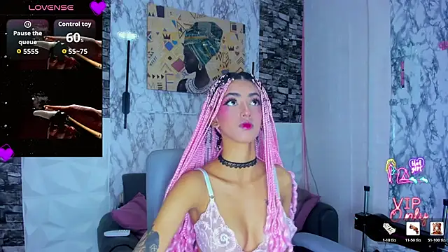 Snapshot of Queen_Cuarxxo chatting on 24, 4, 2026 Queen Cuarxxo online show from 24, 4, 2026
