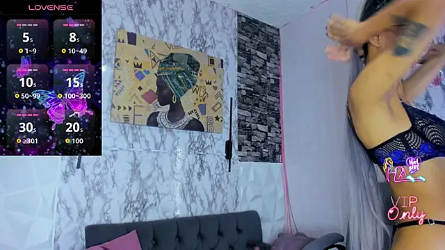Snapshot of Queen_Cuarxxo chatting on 7, 7, 2026 Queen Cuarxxo online show from 7, 7, 2026