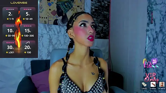 Snapshot of Queen_Cuarxxo chatting on 14, 7, 2026 Queen Cuarxxo online show from 14, 7, 2026