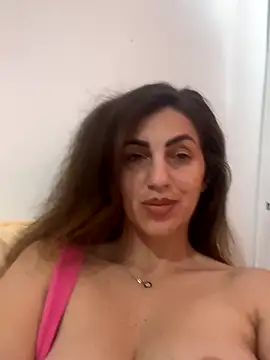 EmaSkyes online show from 12, 11, 2025