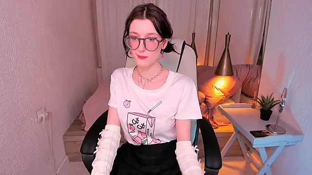 Snapshot of Lil_Melanie_ chatting on 18, 1, 2025 Lil Melanie online show from 18, 1, 2025
