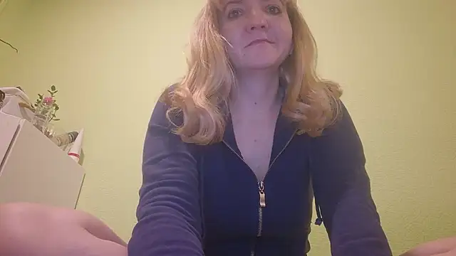 Snapshot of EstrellaWalters chatting on 2, 1, 2025 EstrellaWalters online show from 2, 1, 2025