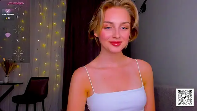 Snapshot of pretty_girlnextdoor chatting on 5, 1, 2025 pretty girlnextdoor online show from 5, 1, 2025