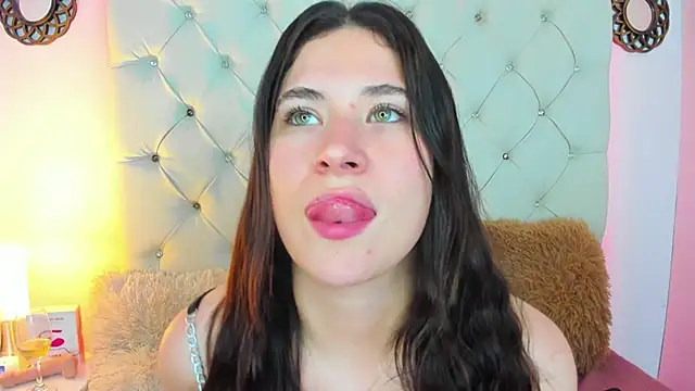 Snapshot of ValeryLovee chatting on 10, 1, 2025 ValeryLovee online show from 10, 1, 2025