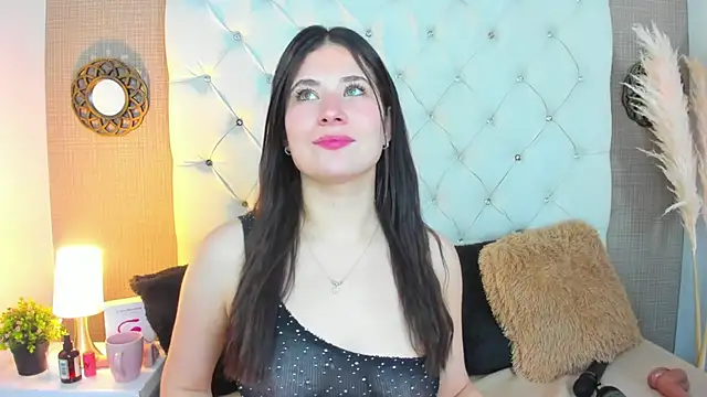 Snapshot of ValeryLovee chatting on 1, 2, 2025 ValeryLovee online show from 1, 2, 2025