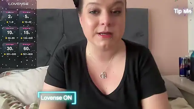 Snapshot of NaughtyWifeUK chatting on 14, 12, 2024 NaughtyWifeUK online show from 14, 12, 2024