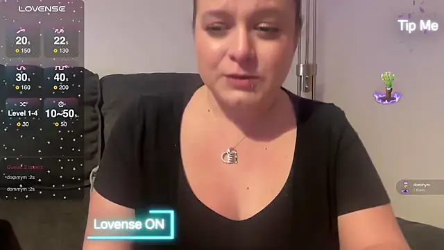 Snapshot of NaughtyWifeUK chatting on 31, 12, 2024 NaughtyWifeUK online show from 31, 12, 2024