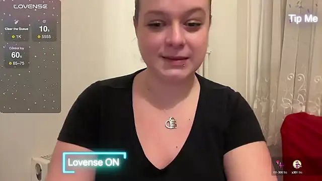 Snapshot of NaughtyWifeUK chatting on 5, 1, 2025 NaughtyWifeUK online show from 5, 1, 2025