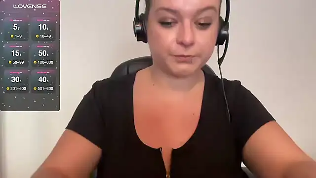 Snapshot of NaughtyWifeUK chatting on 18, 10, 2025 NaughtyWifeUK online show from 18, 10, 2025