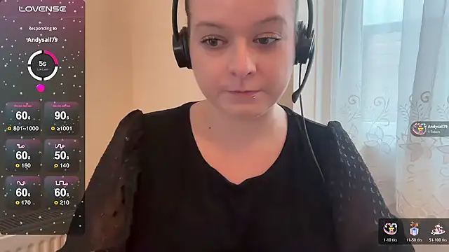 Snapshot of NaughtyWifeUK chatting on 11, 11, 2025 NaughtyWifeUK online show from 11, 11, 2025