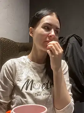 Snapshot of Starry_Siren chatting on 28, 10, 2025 Starry Siren online show from 28, 10, 2025