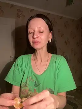 Snapshot of Starry_Siren chatting on 24, 11, 2025 Starry Siren online show from 24, 11, 2025